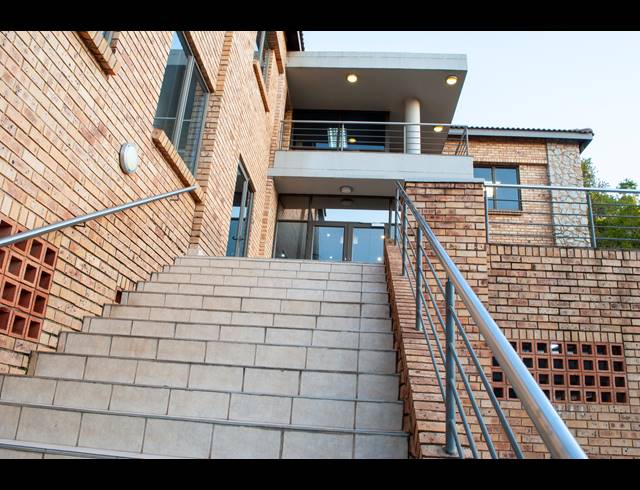 658M² OFFICE FOR SALE IN MIDRIDGE PARK